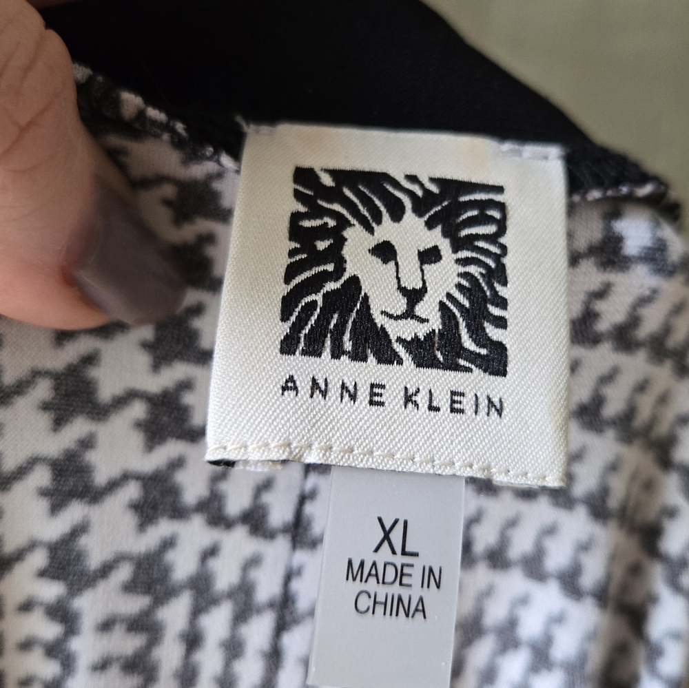 Anne Klein Monochrome Houndstooth Short Sleeve Top - Picture 3 of 3